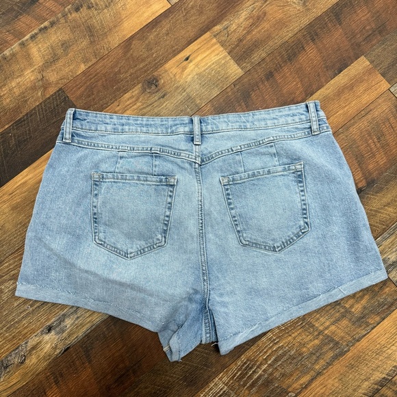 BNWT Wild Fable High-Rise Curvy Rolled Cuff Jean Shorts - Picture 2 of 6